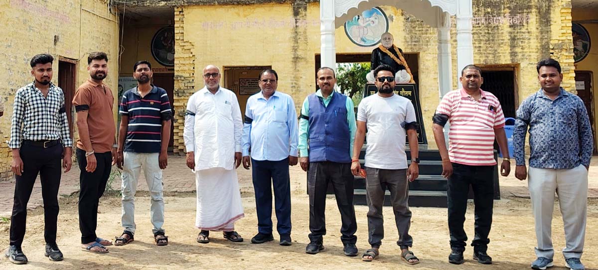 शिक्षक व कर्मचारियों ने काली पट्टी बांध मनाया काला दिवस