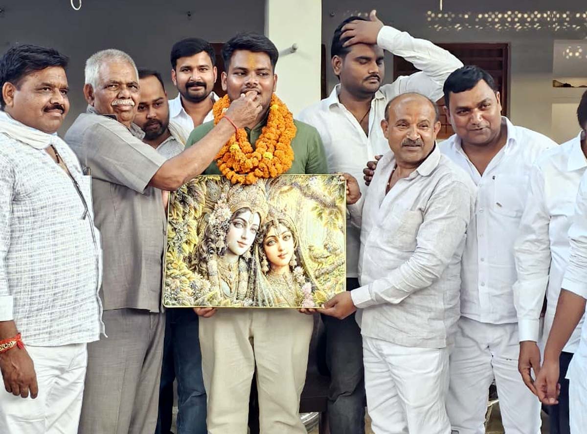 युवाओं के लिए मिसाल बने शिवम, सीजीएल परीक्षा की पास, शिवम को किया सम्मानित