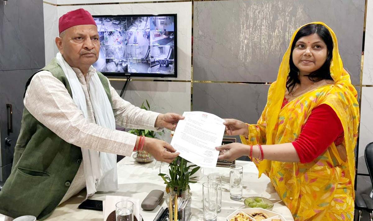 सपा महिला सभा की राष्ट्रीय सचिव बनी रानी शर्मा,सांसद नरेश उत्तम ने सौंपा मनोनयन पत्र