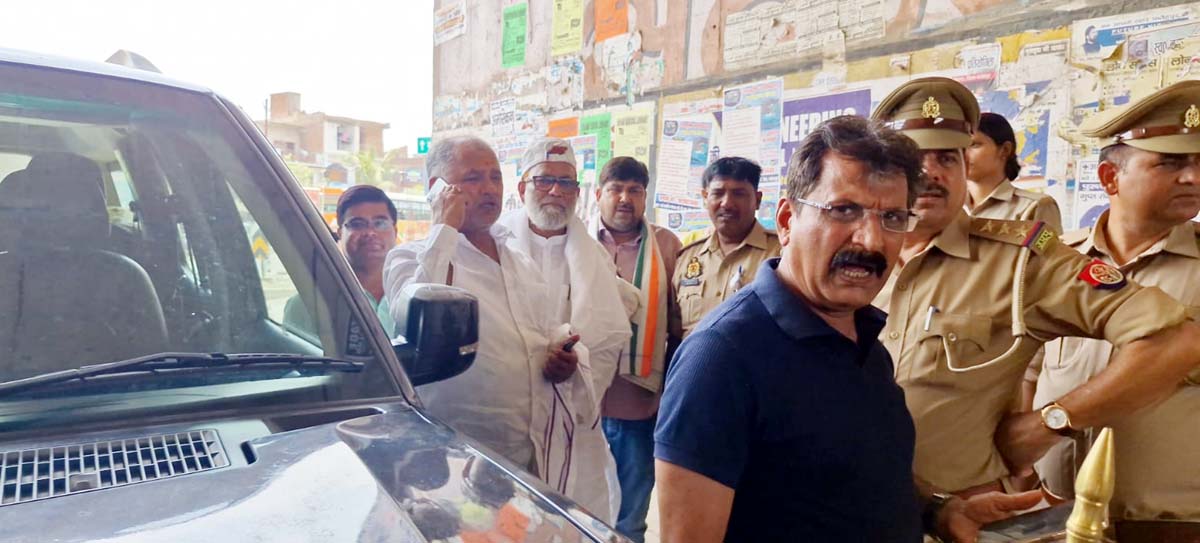 हिरासत में लेकर भेजा कोतवाली, पांच घंटा बाद हुए रिहा