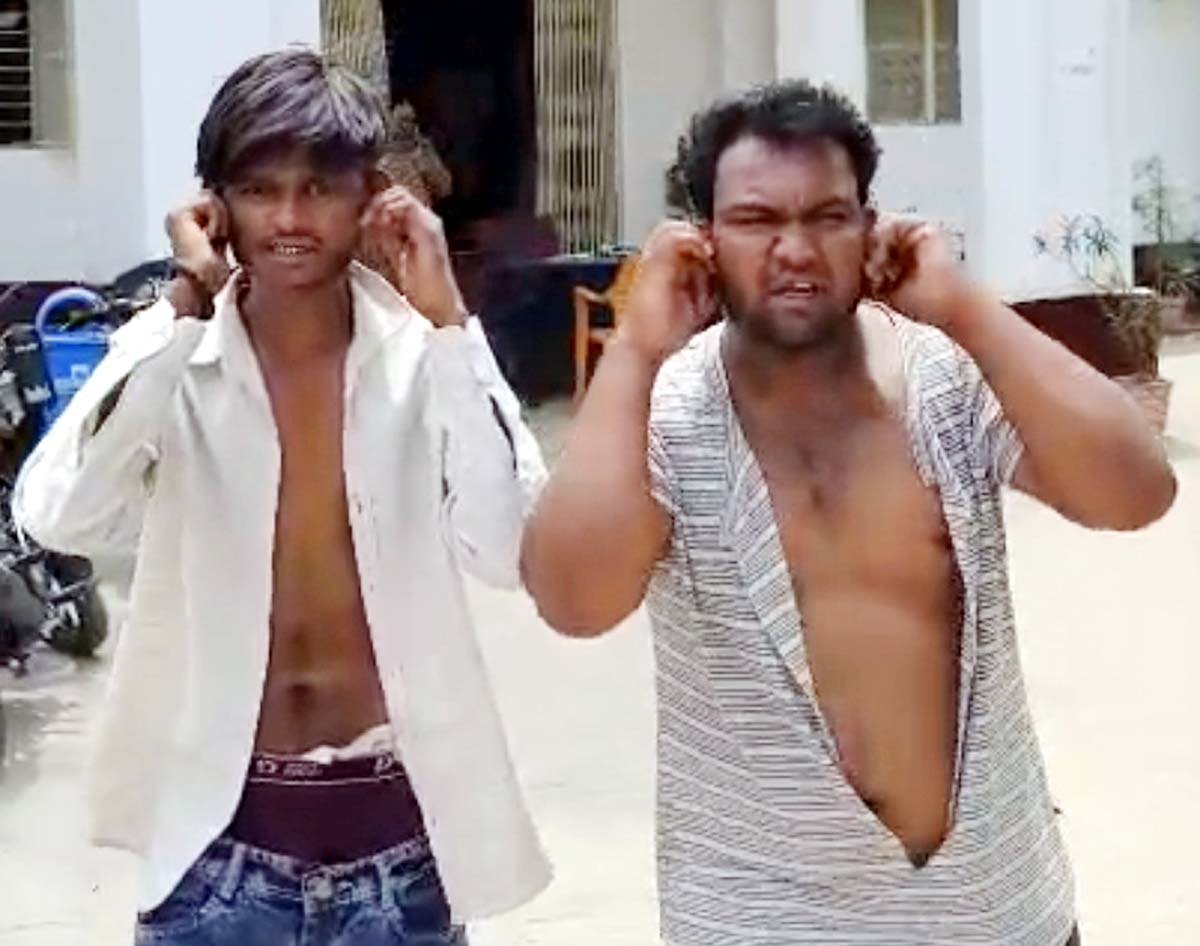 छात्राओं के साथ छेड़छाड़ करने वाले दो मनचले गिरफ्तार