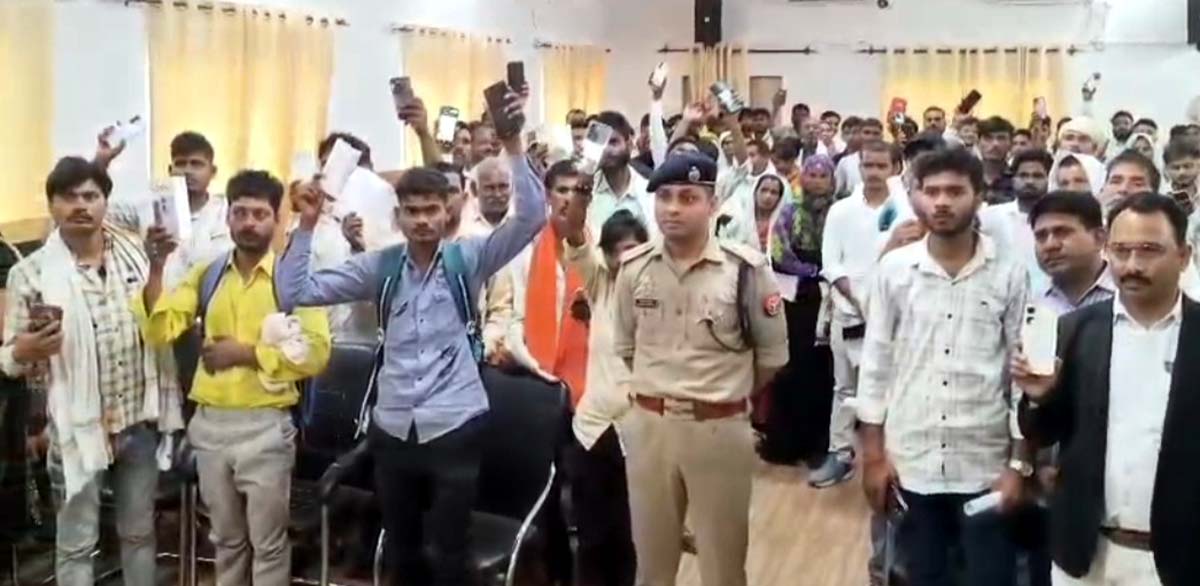 सीसीटीएनएस टीम का सराहनीय कार्य, एसपी ने सौंपे मोबाइल