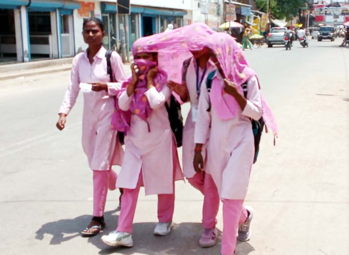 तपिश में तप रहे नौनिहाल, स्कूल से लौटते-लौटते हो रहे लाल