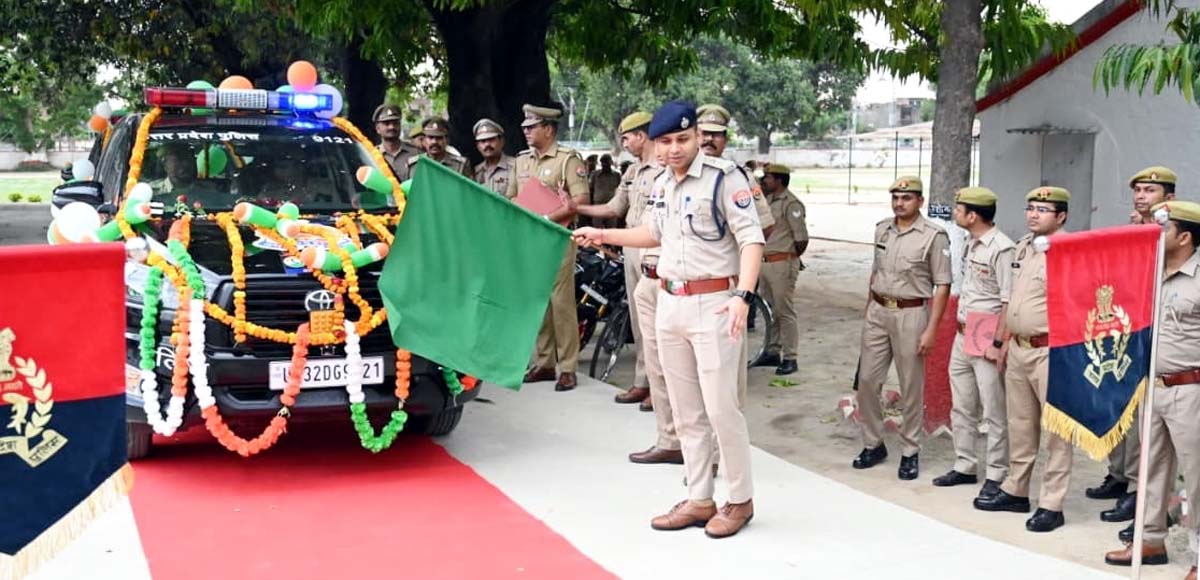 यूपी-112 को मिली नई ताकत, दो इनोवा वाहन शामिल