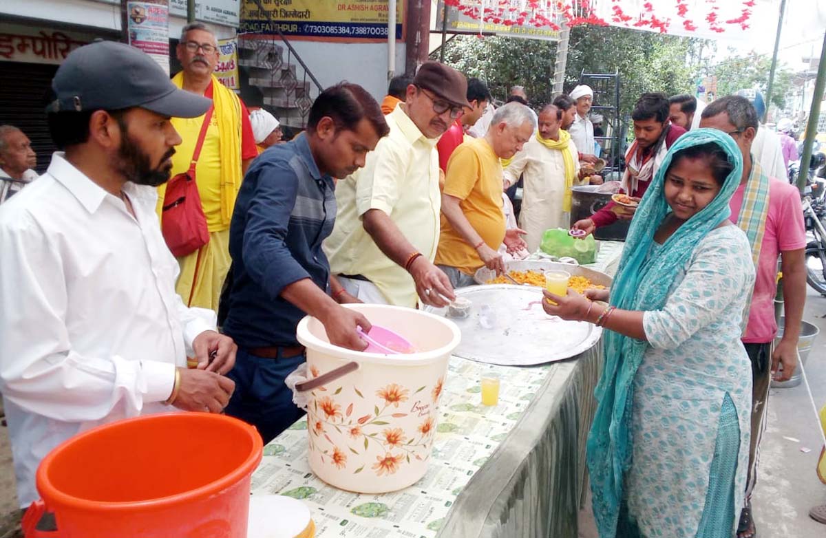 माईजी के प्रकाट्योत्सव पर हुआ प्रसादी वितरण