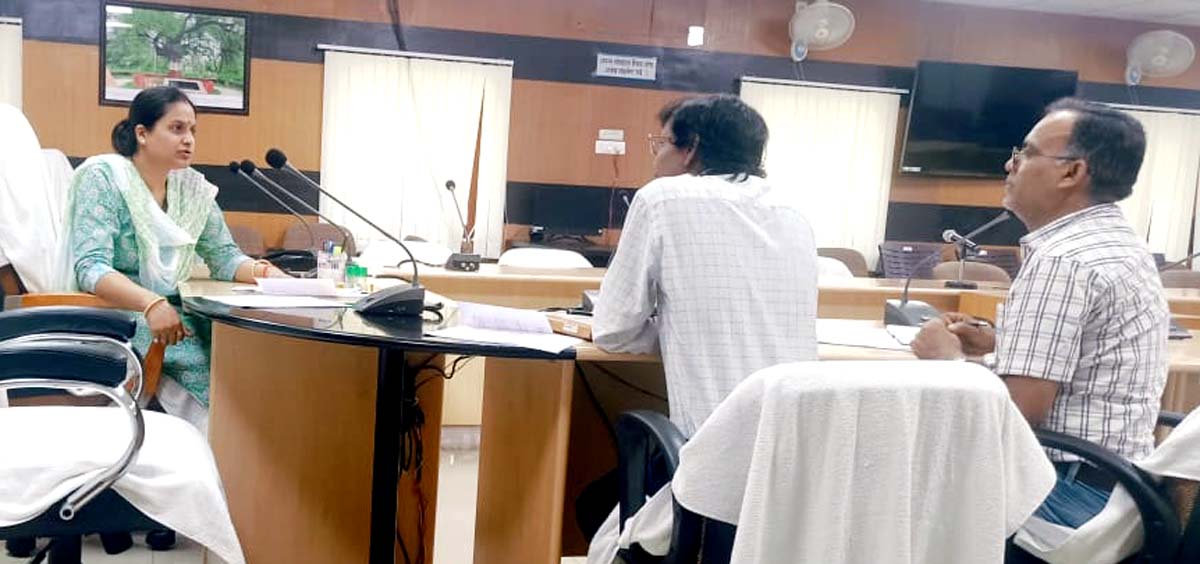 जनप्रतिनिधियों को अवगत कराकर स्थलीय निरीक्षण कराए जाने की हिदायत