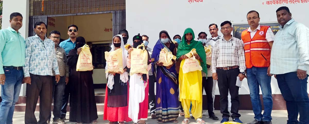 रेडक्रास भवन में नए टीबी मरीजों को दी पोषण सामग्री