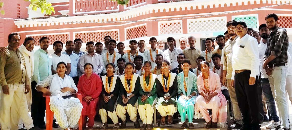  बोर्ड परीक्षा में मेधावियों का सम्मान, छात्रों ने लहराया परचम