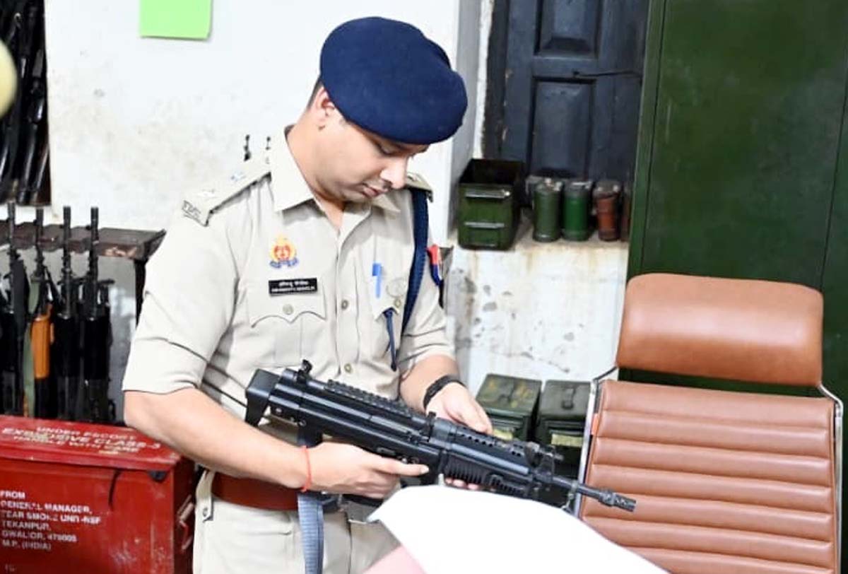 एसपी ने पुलिस लाइन में क्वार्टर गार्द का किया निरीक्षण
