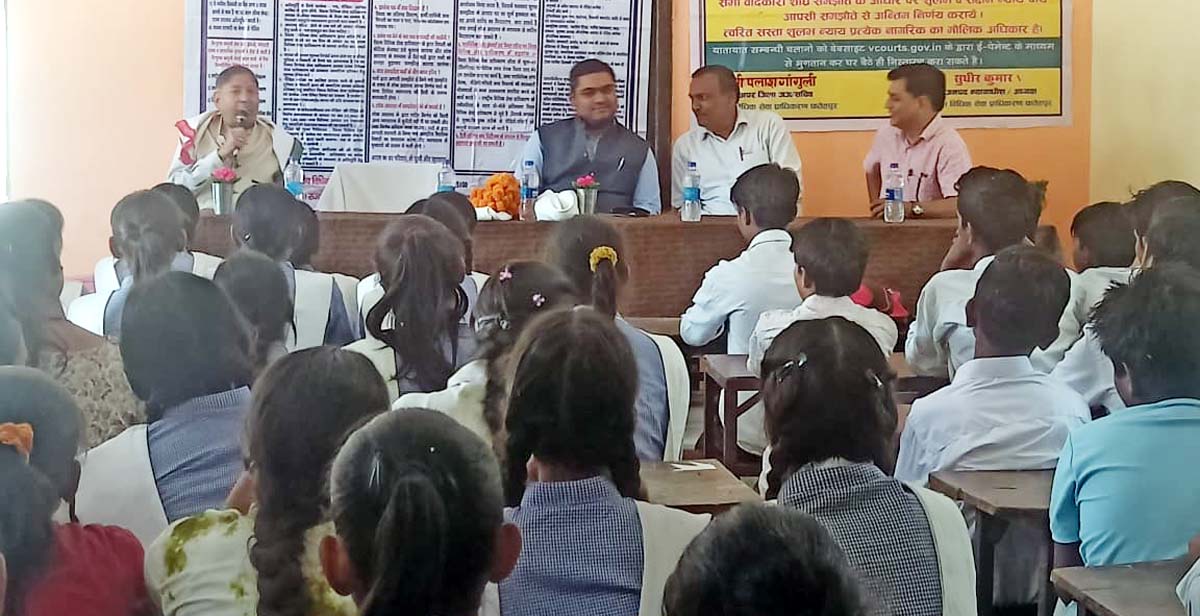 महिलाओं व बालिकाओं को अधिकारों को दी जानकारी,जागरूकता शिविर