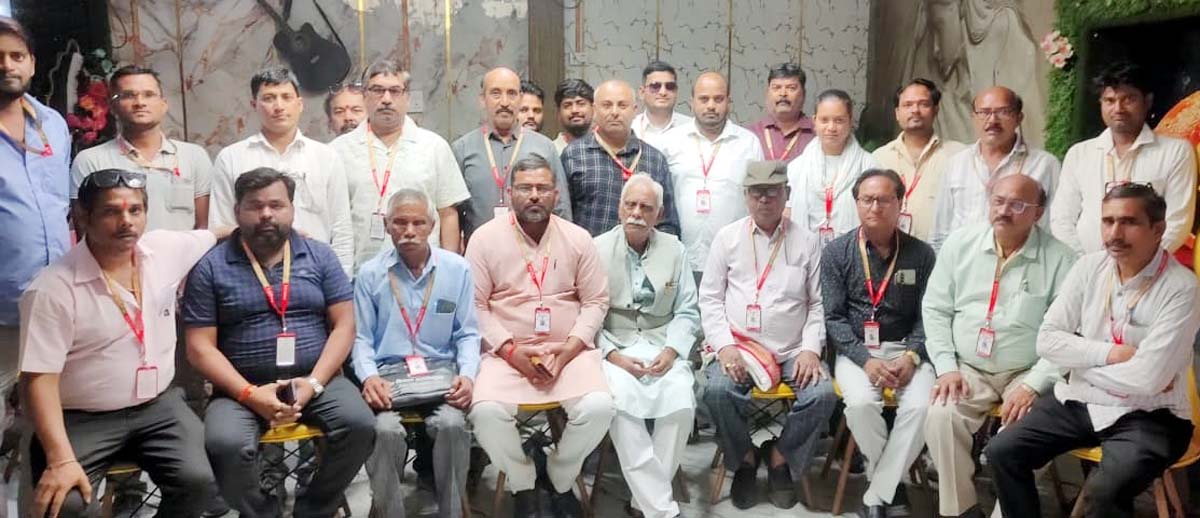 ग्रापए की बैठक में अहम मुद्दों पर हुई चर्चा, बांटे परिचय पत्र