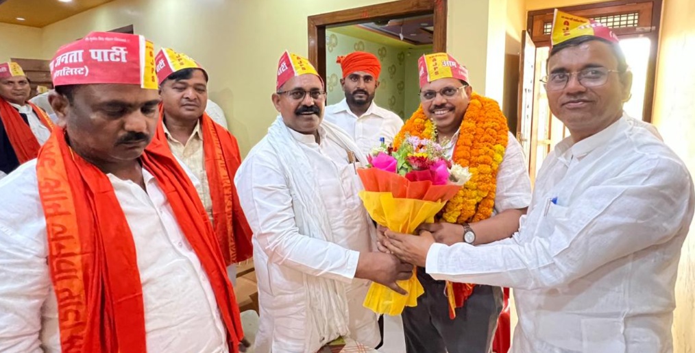 आम जनता पार्टी सोशलिस्ट के पुनः राष्ट्रीय अध्यक्ष बने मुकेश सिंह चौहान