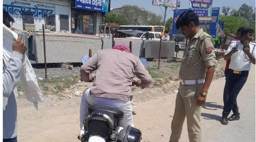 इकलासपुरा चौराहे पर सघन वाहन चेकिंग, नियम तोड़ने वालों पर कार्रवाई