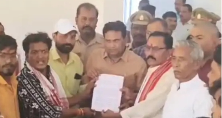 अस्थायी गौशाला में अव्यवस्थाओं पर बवाल, संगठनों ने SDM को सौंपा ज्ञापन