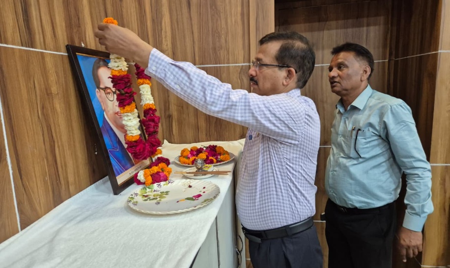 कलेक्ट्रेट सभागार में मनाई गई डॉ. भीमराव अंबेडकर जयंती