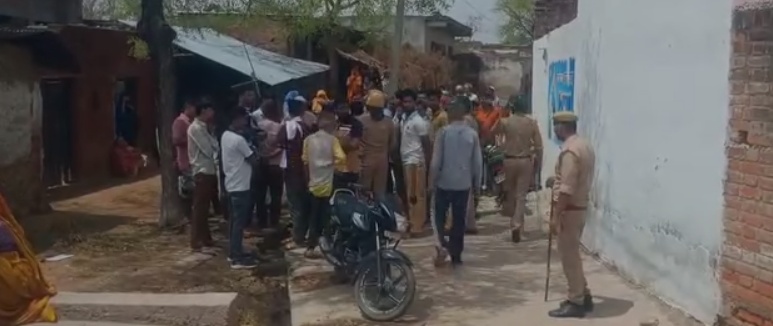 माधौगढ़ में सनसनी: 25 मार्च से लापता युवक का शव घर में दफन मिला