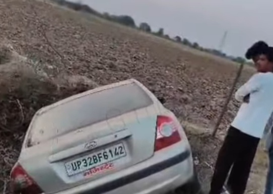 जालौन में ‘मजिस्ट्रेट’ लिखी कार खंती में गिरी, तीन महिलाएं बाल – बाल बचीं