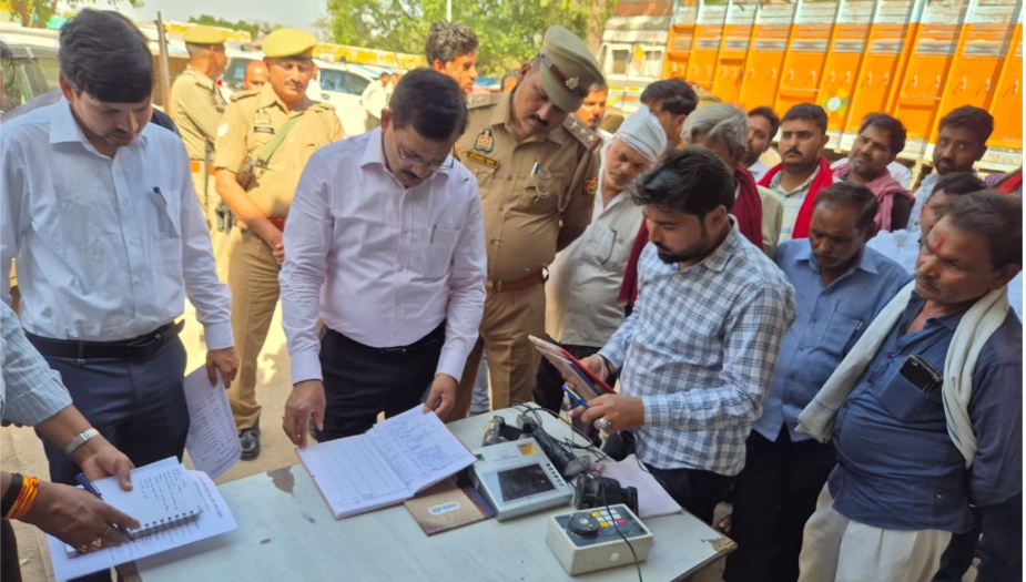  गेहूं खरीद में पारदर्शिता की सख्त निगरानी, डीएम का औचक निरीक्षण