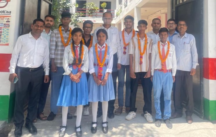 मेधावियों के सम्मान से महका माँ राम श्री उदय भान सिंह इंटर कॉलेज परिसर