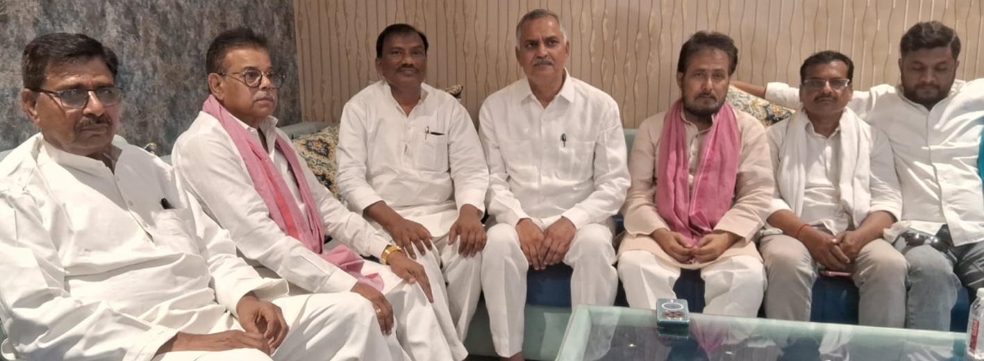 सपा प्रदेश सचिव जगनायक सिंह ने अल्पसंख्यक नेताओं के साथ की बैठक