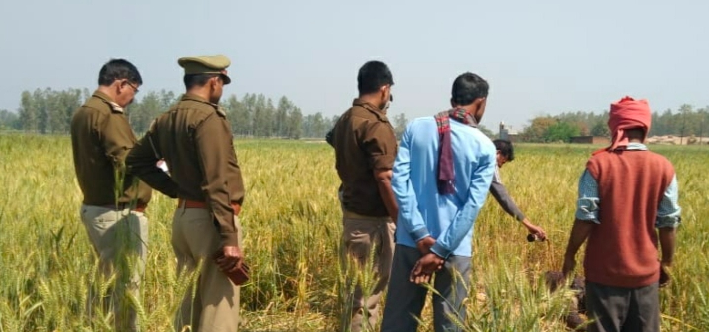 गांव से दो किलोमीटर दूर गेहूं के खेत से मिला अधेड़ का शव