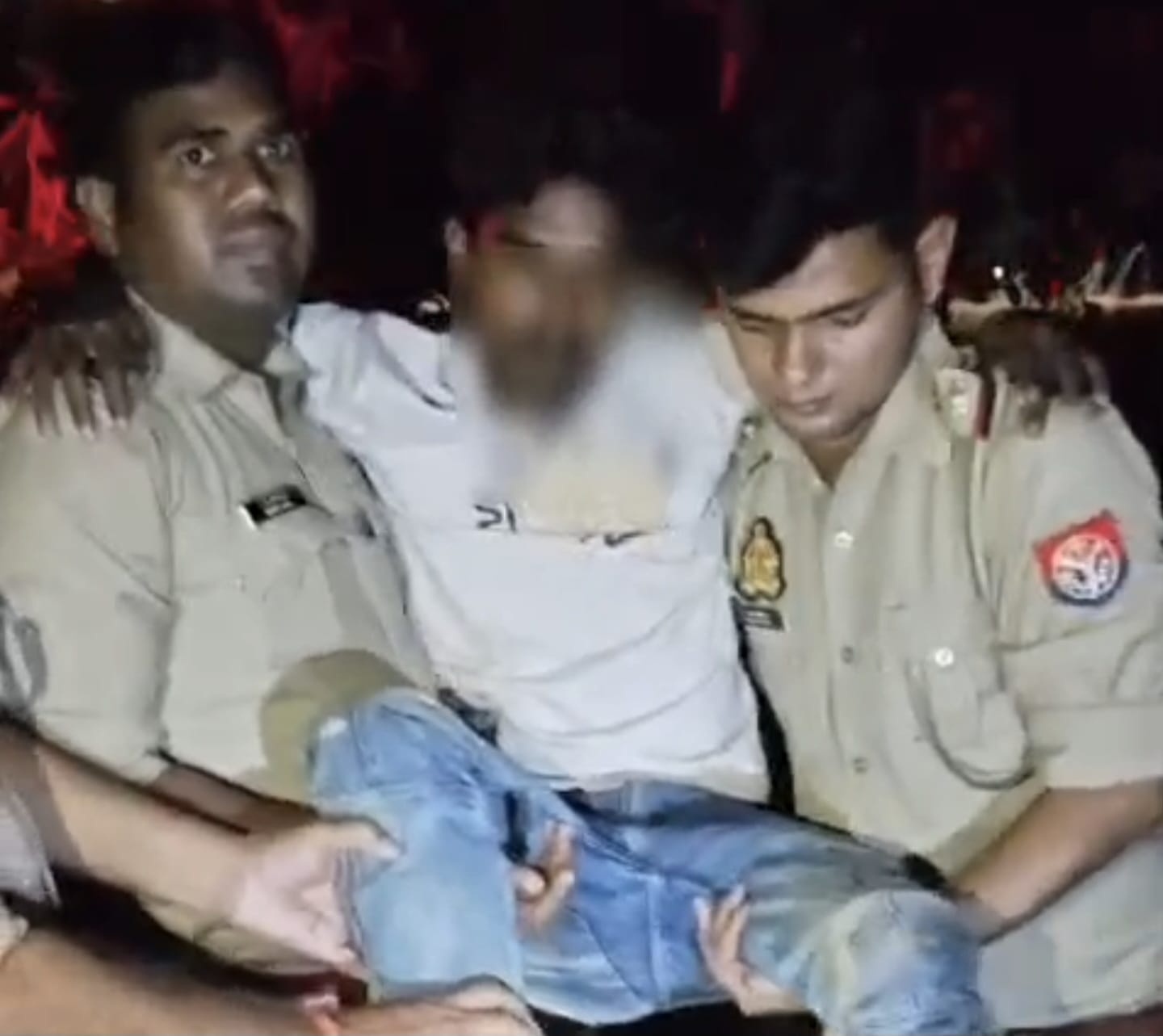 पशु चोरी के मामलों में था फरार, तमंचा, बकरियां व नकदी बरामद