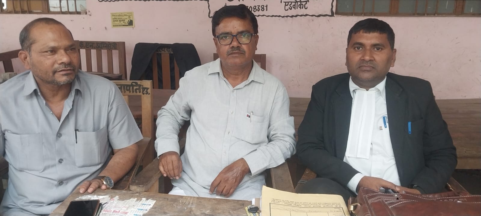 महिला आरक्षण बिल को लेकर फतेहपुर सांसद के कानपुर स्थित आवास में प्रदर्शन