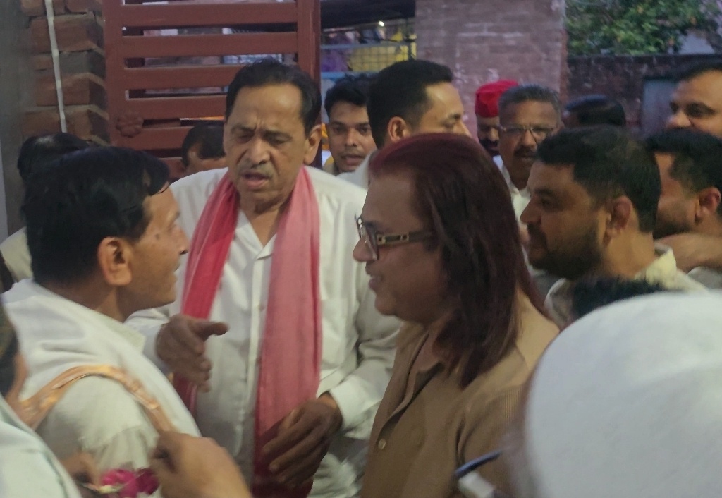 मुफ्ती शहाबुद्दीन को सौंपी कुरआन, समाज को सही मार्गदर्शन देने का आहवान