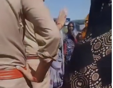  अंबेडकर प्रतिमा स्थापना को लेकर ओढ़ौरा गांव में तनाव, पुलिस से हुई तीखी बहस