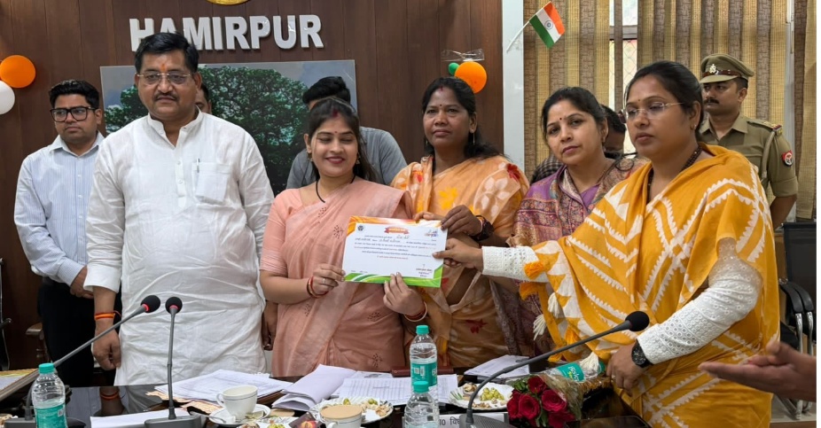 प्रभारी मंत्री रामकेश निषाद की अध्यक्षता में समीक्षा बैठक, व्यवस्था पर दिए सख्त निर्देश