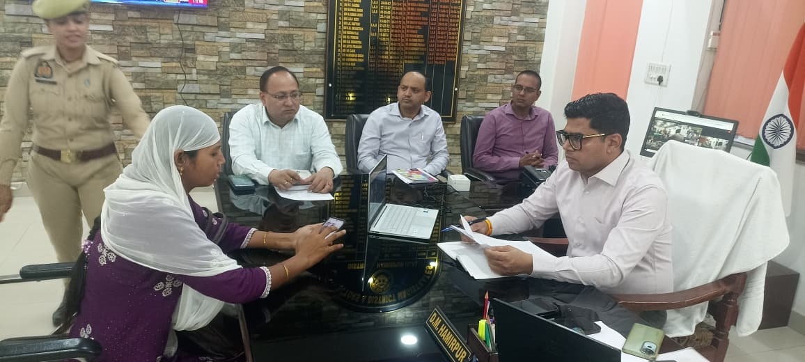 जनसुनवाई में डीएम सख्त, 92 शिकायतों में अधिकांश का मौके पर निस्तारण