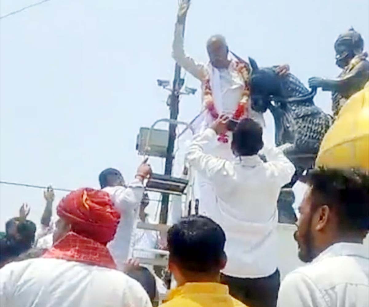 महाराणा प्रताप के आदर्शों को अपनाकर बने महान
