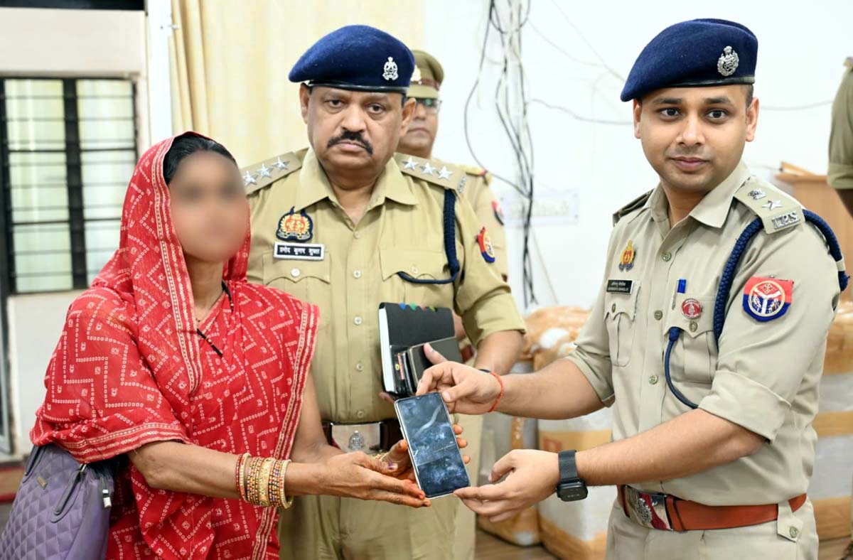सीईआईआर पोर्टल से बीस लाख रूपए कीमत के 132 मोबाइल बरामद