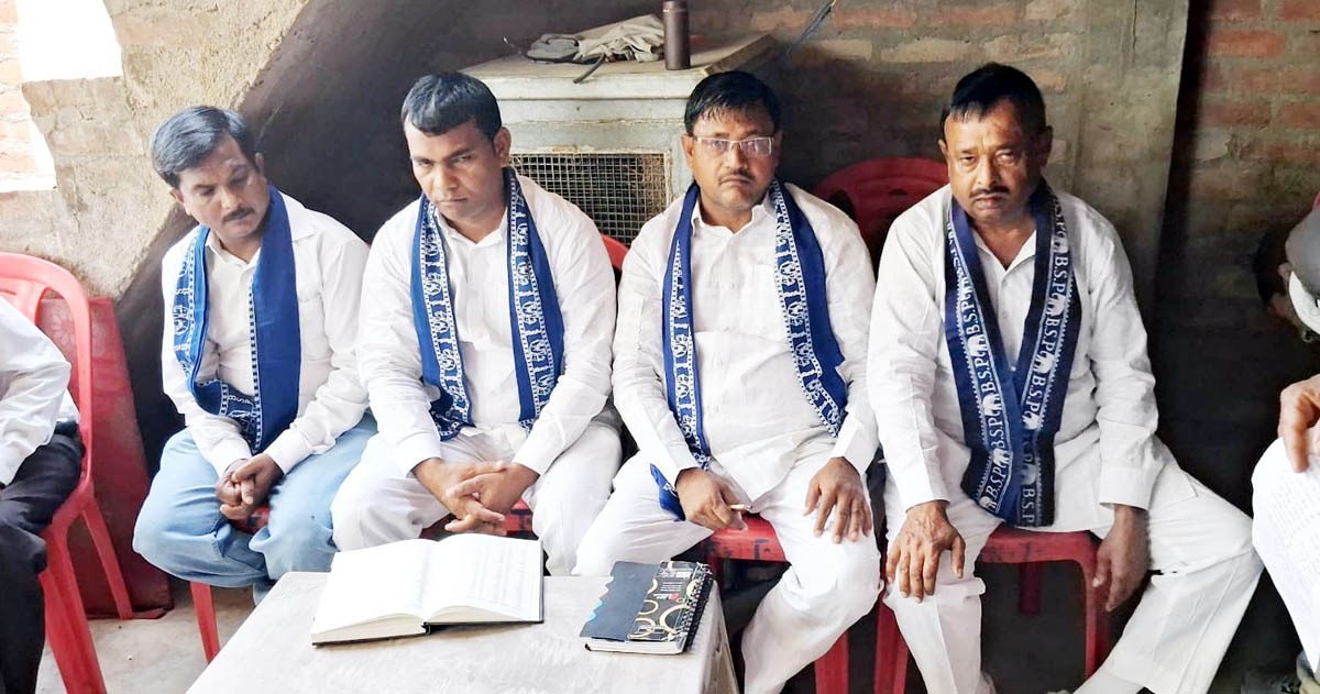 बसपा की बैठक में कई लोगों ने थामा पार्टी का दामन