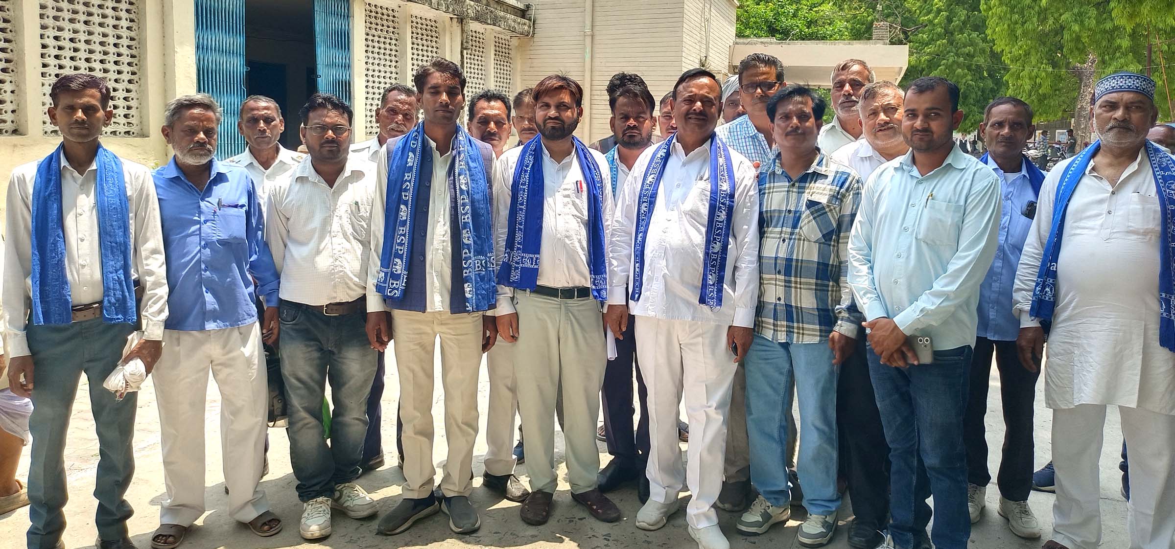 आरोपियों की गिरफ्तारी व सख्त कार्रवाई की उठाई मांग