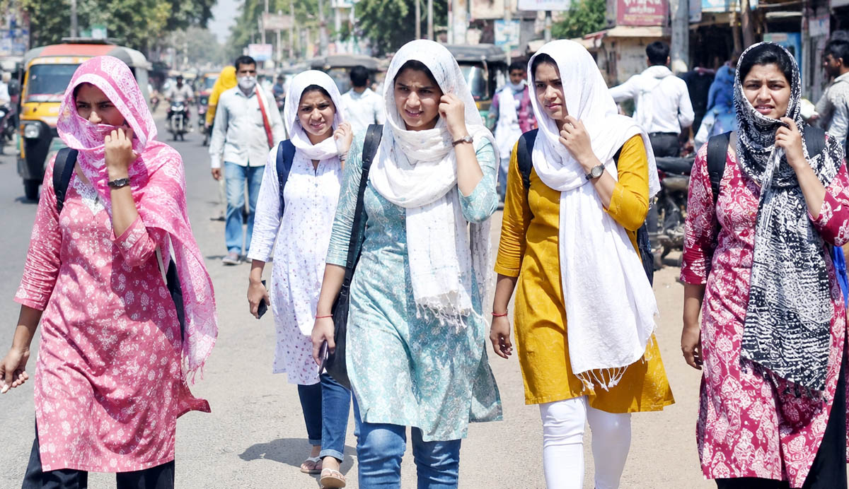 आसमान से बरसी आग, 44 डिग्री के पार पहुंचा पारा