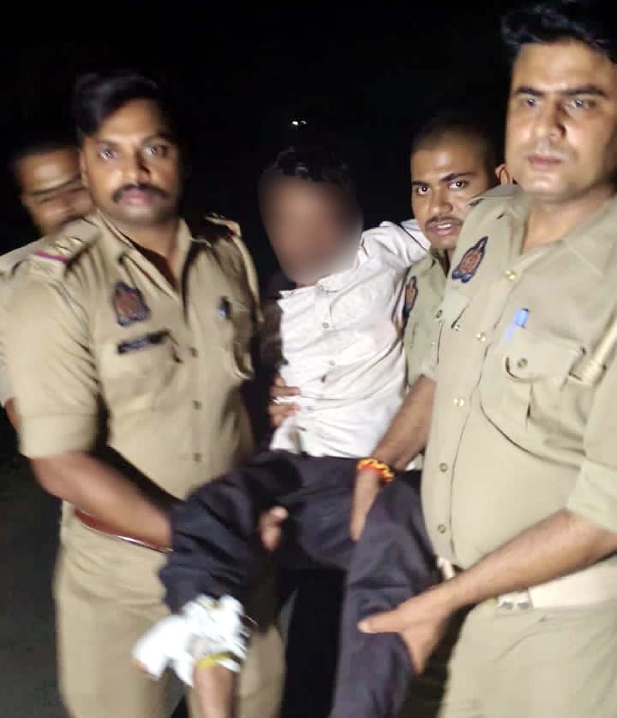 पुलिस व गौकस के बीच मुठभेड़, पैर में लगी गोली, पुलिस का एक्शन