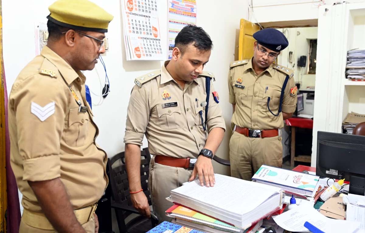 सीओ कार्यालय पहुंचे एसपी, अभिलेखों की परखी हकीकत