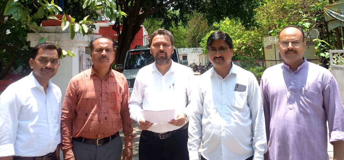 व्यापारियों का फूटा गुस्सा, नो-एंट्री व चालान नीति से कारोबार बेहाल