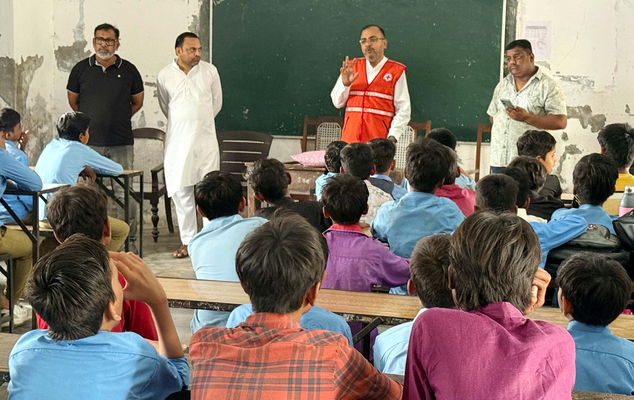 नशे के प्रति रेडक्रास के कार्यकारी चेयरमैन ने किया जागरूक