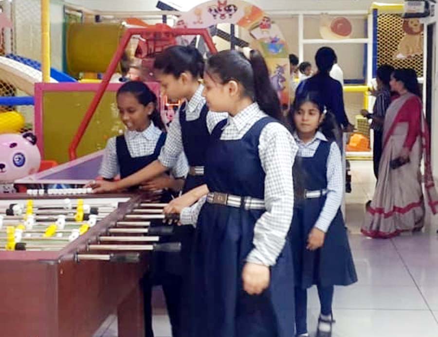 भैया-बहनों ने योग कर फन हाउस का उठाया आनंद