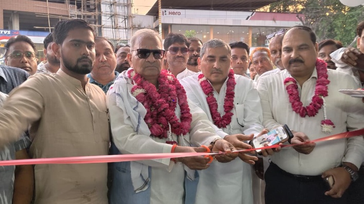 बलवान ई-मोटर्स का सांसद ने फीता काटकर किया उद्घाटन