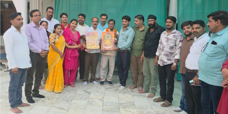 व्यापारियों के हितों की रक्षा को लेकर आदर्श व्यापार मंडल की विशेष बैठक संपन्न