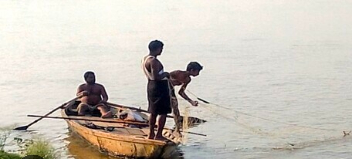 नियमों का उल्लंघन कर मत्स्य आखेट निरंतर जारी