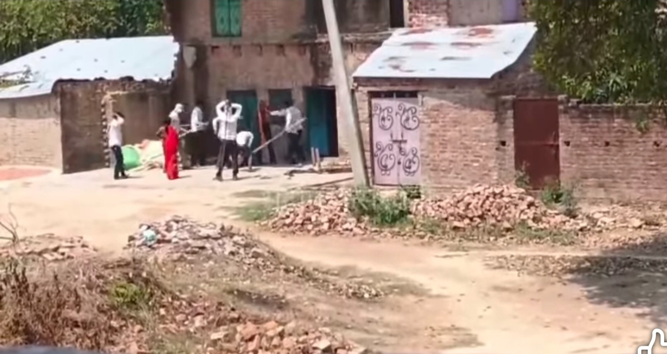 दबंगो की पिटाई से बेटे की मौत, दंपति घायल, घटना को दिया अंजाम