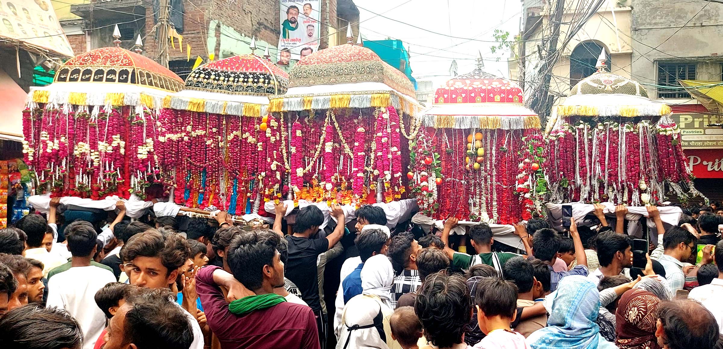 मोहर्रम की नवीं पर ताजियों के दीदार के लिए उमड़ा सैलाब