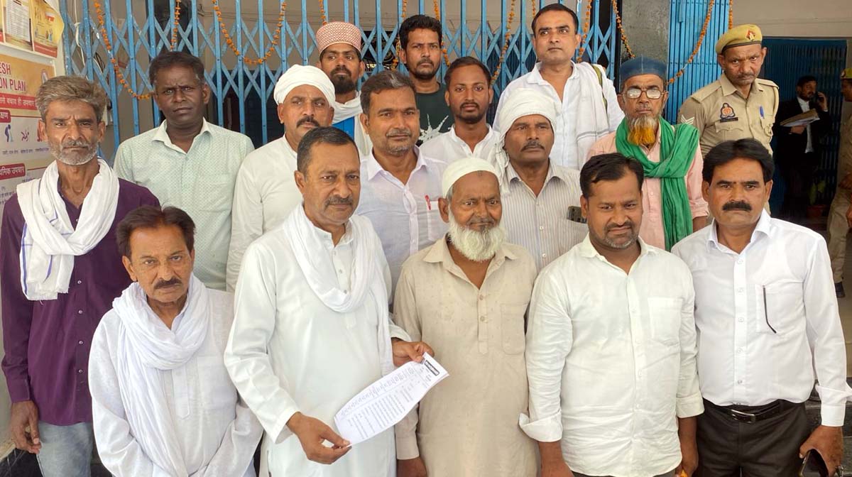  मोहर्रम पर्व को लेकर ताजिया कमेटी ने डीएम को सौंपा पत्र