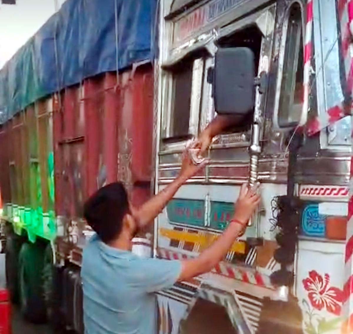 जिंदपुर टोल प्लाजा बना अवैध वसूली का अड्डा