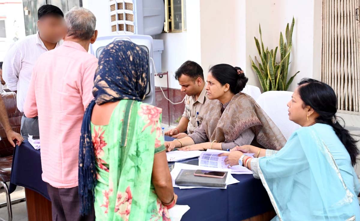 थाना समाधान दिवस में डीएम-एसपी ने सुनीं फरियाद