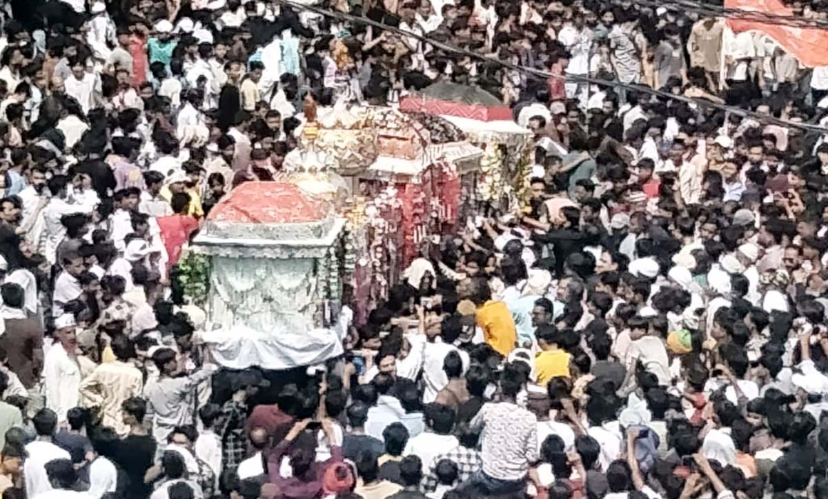 हुसैनी सदाओं के बीच ताजियों का हुआ मिलाप, उमड़ा जनसैलाब
